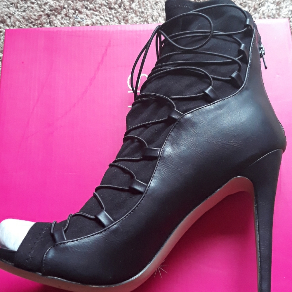 New Make an offer. Must sell today! Size 12 Heels